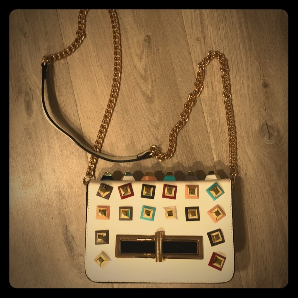 Statement 👜 purse. Super fun / rock and roll!